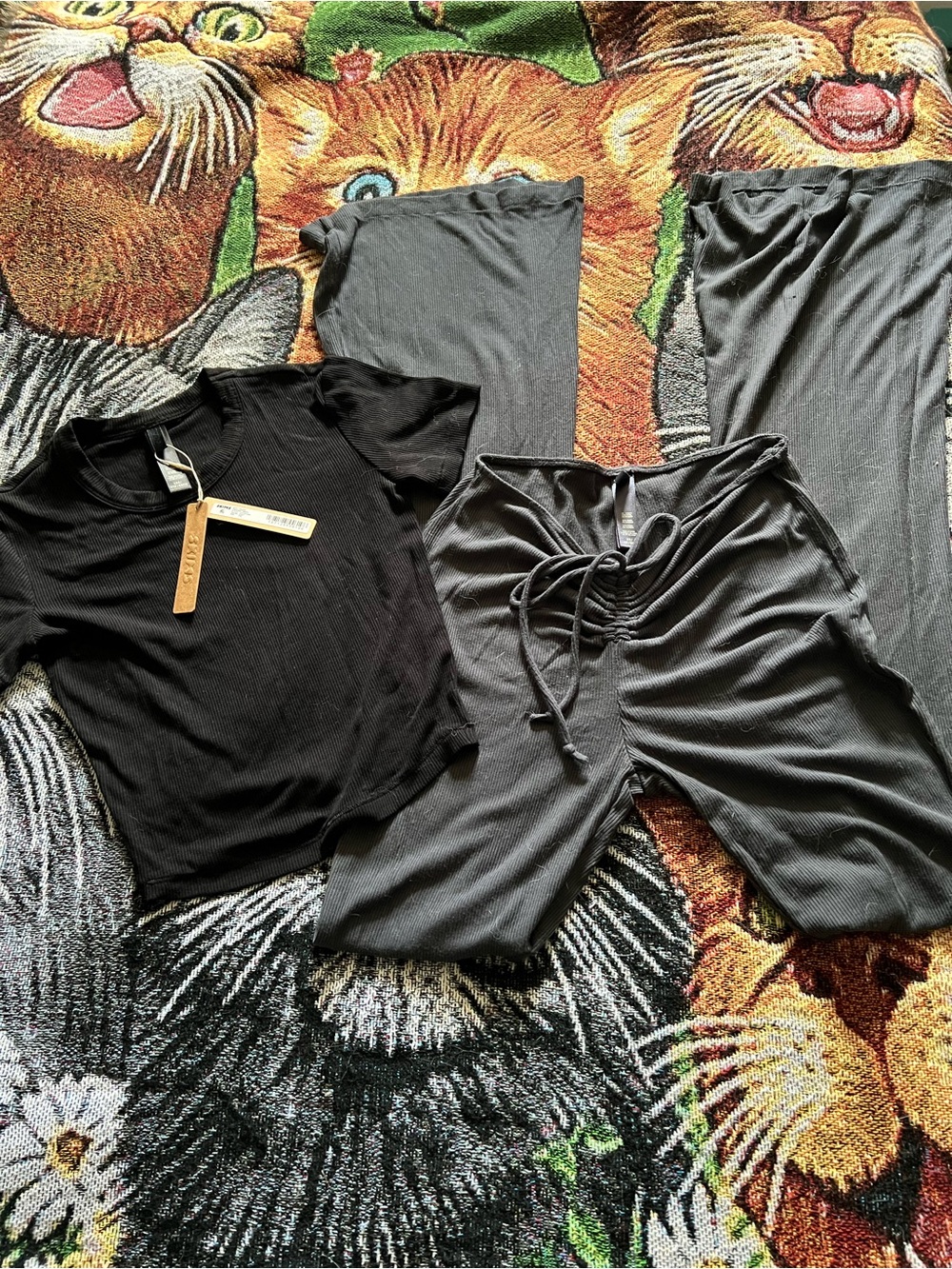 SKIMS Black Ribbed Lounge Top and Charcoal Drawstring Pants